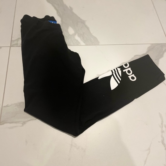 Addidas tshirt and leggings set - Picture 2 of 2